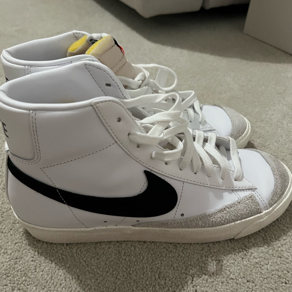 Nike Blazer Mid 77 Sneakers size 10